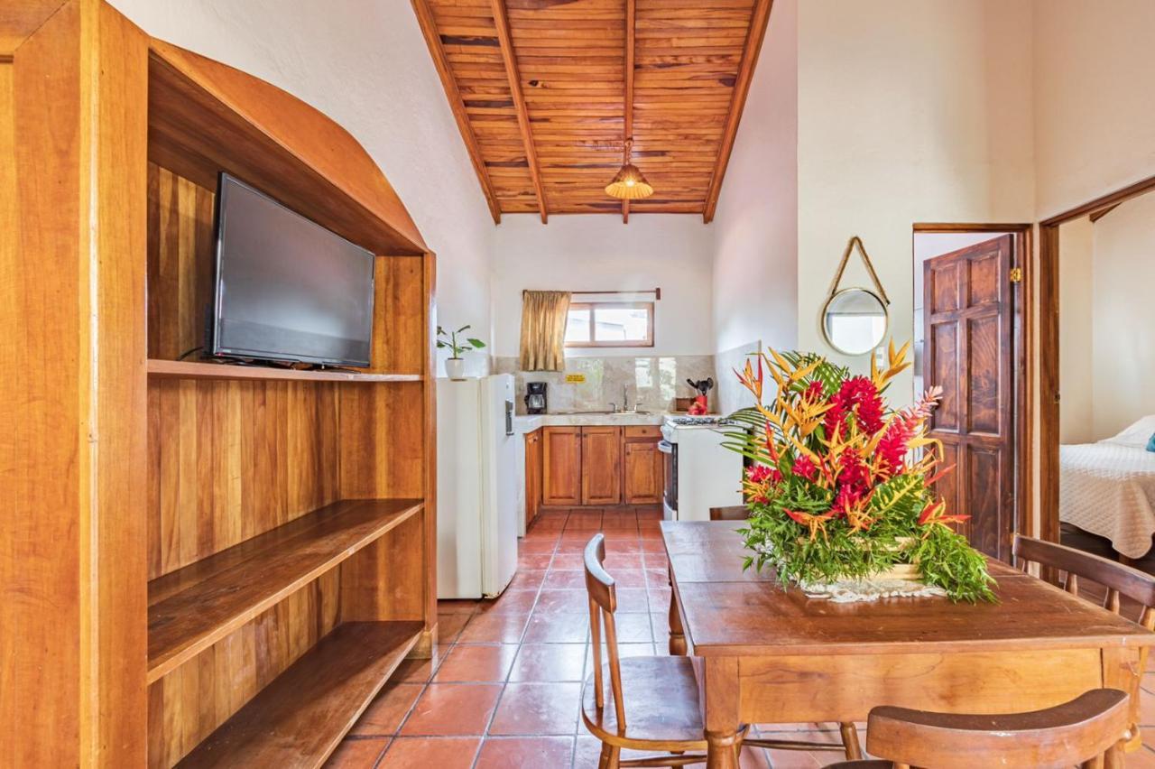 Ola Bonita Beachfront Apart Hotel Playa Hermosa  Exterior photo